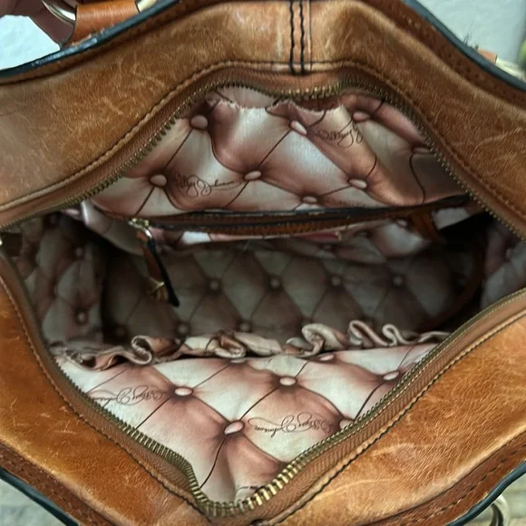 Vintage looking leather Betsy Johnson purse. - Picture 2 of 6